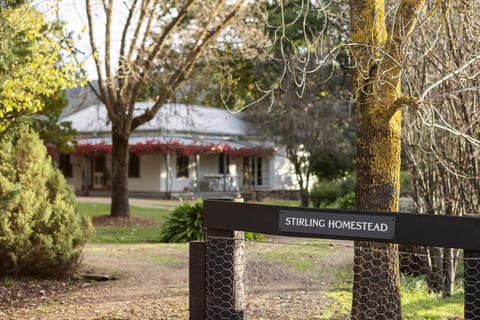 Stirling Homestead Farmstay Cottages Mansfield House in Mansfield