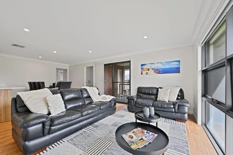Bligh St Bliss - Ideal for Families, Mountain Views Casa in Orange