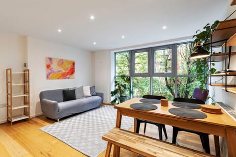 Central 2-bed 2-bath apartment in Old Street Apartment in London Borough of Islington