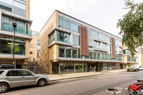 Central 2-bed 2-bath apartment in Old Street Apartment in London Borough of Islington