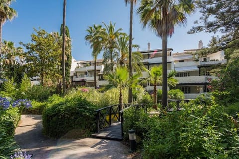 Exclusive 3-bedroom apartment in Puente Romano Condo in Marbella