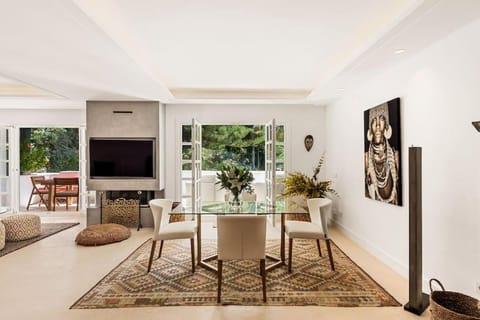 Exclusive 3-bedroom apartment in Puente Romano Condo in Marbella