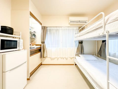 Bed, Kitchen or kitchenette, Photo of the whole room, Bedroom, bunk bed, pet friendly, air conditioner