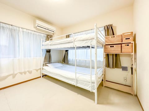 Bed, Photo of the whole room, Bedroom, air conditioner