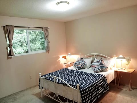 Stylish cozy & lively room - close to amenities Vacation rental in Surrey