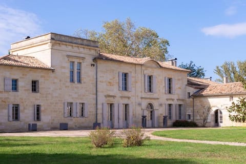 Château Larteau House in Fronsac