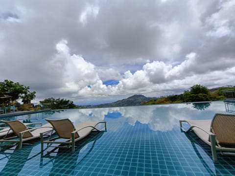 Day, Mountain view, Pool view, Swimming pool, sunbed