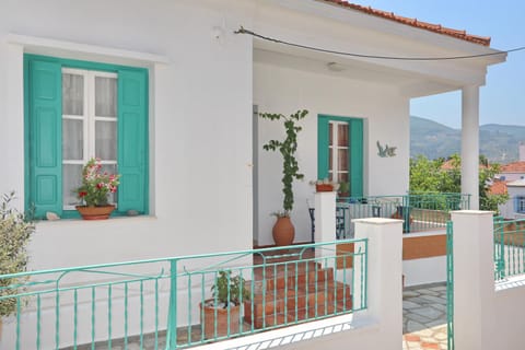 Spring Bliss Garden House Haus in Skopelos