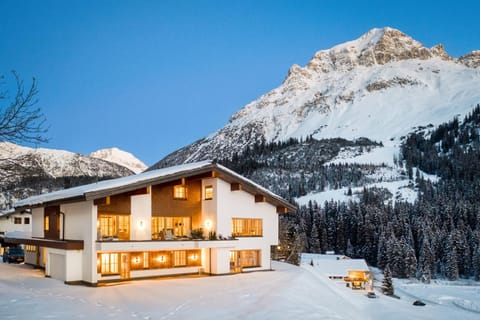 Property building, Facade/entrance, Off site, Day, Winter, Mountain view