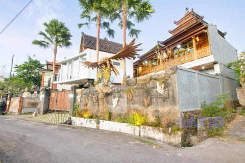 Property building, Day, Neighbourhood, Street view