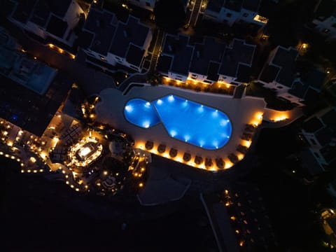 Restaurant/places to eat, Night, Swimming pool