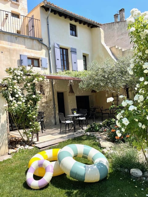 B&B Temps Suspendu Provence Bed and Breakfast in Pernes-les-Fontaines