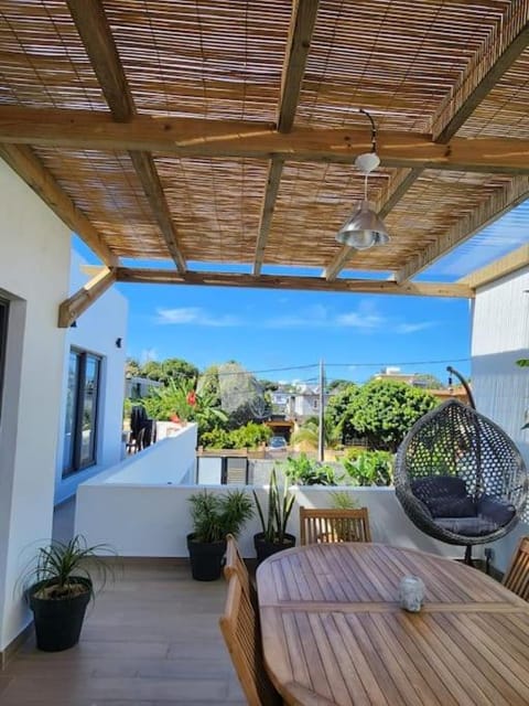 Patio, Dining area, Garden view