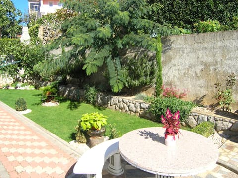 BBQ facilities, Garden, Balcony/Terrace