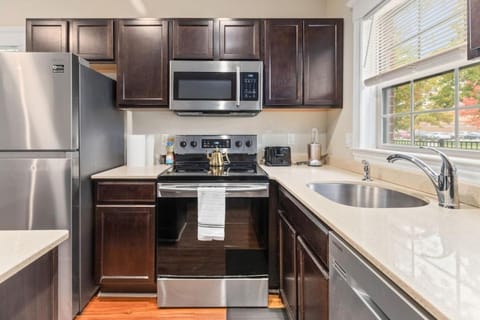 Kitchen or kitchenette, dishwasher, minibar, pet friendly, stove, toaster