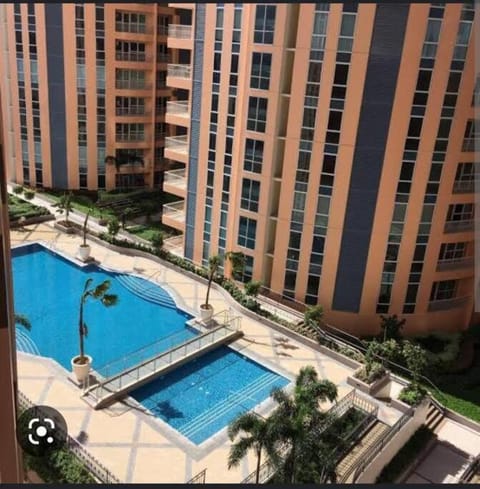 Venice Family Staycation & B1 Pay Parking Condo in Makati