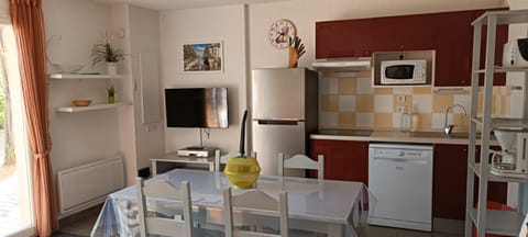 Kitchen or kitchenette, Communal kitchen, stove, stove, kitchen, kitchen