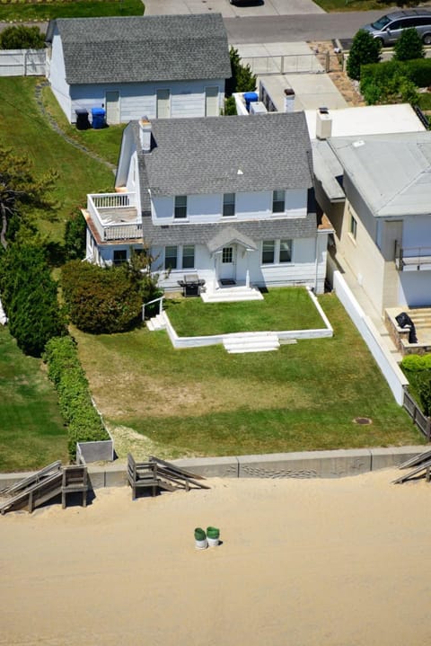Shoreline Cottage - Oceanfront - North End VB Casa in Virginia Beach