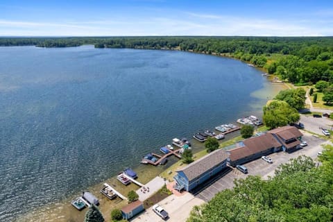 Cozy Suite w Stunning Lake Views at Fife Lake Lodge Apartment in Fife Lake