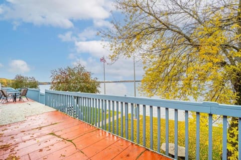 Cozy Suite w Stunning Lake Views at Fife Lake Lodge Apartment in Fife Lake