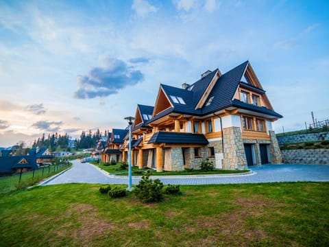 Property building, Garden, View (from property/room), Balcony/Terrace, Garden view, Mountain view, Parking