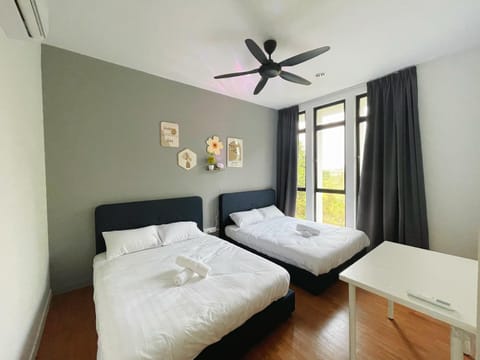 Lux 5BR max 30pax near legoland,Eco botani,Sunway Big Box Apartment in Singapore