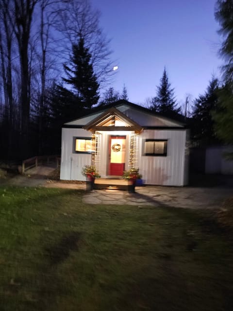 Bearfoot Bungalow Chalet in Sauble Beach