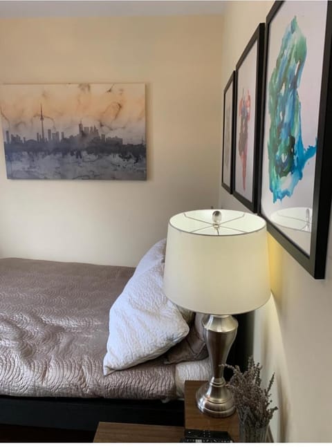 Comfortable Cozy and Convenient rooms for rent Apartment in Toronto