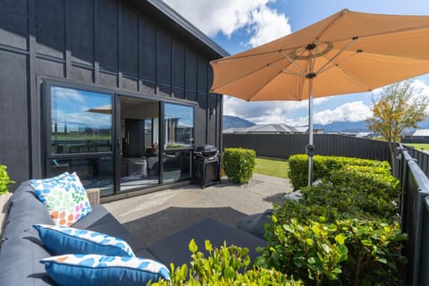 Pounamu Paradise - Te Anau Holiday Home House in Te Anau