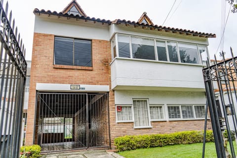 Casa Tipo Chalet especial Grupos grandes Maison in Bogota