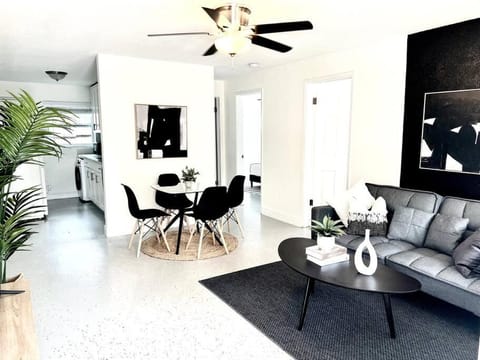 Quaint apt. Centrally located in Ft Lauderdale Condo in Fort Lauderdale