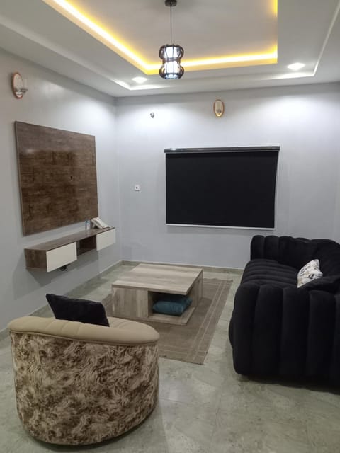 OD-V!CK'S CLASSIC, Wuse 2 extension, upscale Jahi district WiFi,24hr power,security, dstv Bed and Breakfast in Abuja