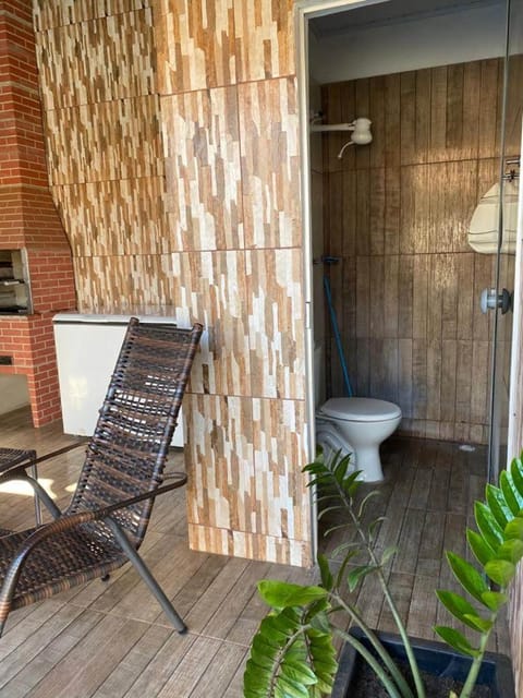 Shower, Toilet, Day, BBQ facilities, Bathroom