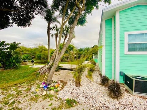 Pinecraft Tiny Home 'Green Parrot ' House in Sarasota