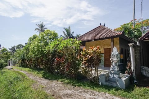 Mejan Home Stay Bed and Breakfast in West Selemadeg