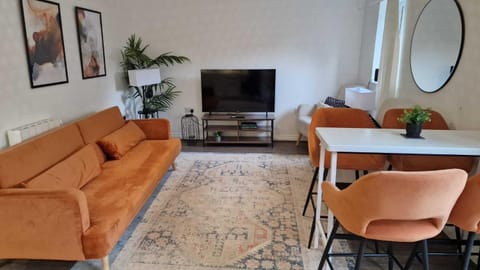 Luxury Cardiff Apartment with Free parking, Free high-speed internet, Fully Equipped Kitchen Apartment in Cardiff