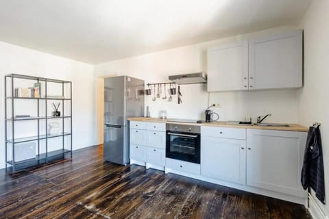 Kitchen or kitchenette, pet friendly, stove