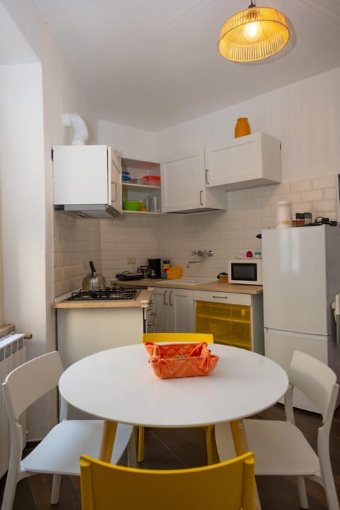 Dining area, kitchen