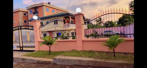 Stunning 3-Bedrooms GuestHouse in Limbe Cameroon Casa in Cameroon