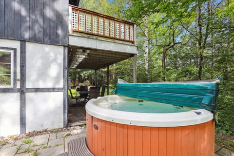 Evergreen Chalet House in Morristown