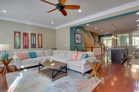 Sunlit Rehoboth Beach Townhouse with Community Pool! Haus in Sussex County
