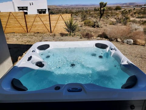 Modern Home with Hot Tub + Open Desert Views + Hammocks + Fire Pit + Game Room Haus in Joshua Tree