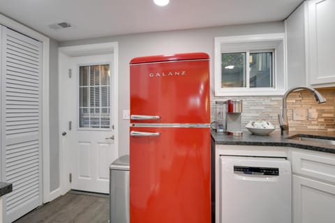 Convenient Washington, DC, Studio Near Metro Stop! Condo in District of Columbia