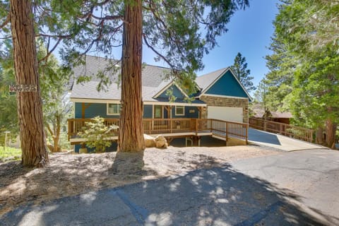 Newly Built Lakeview Home with Family Game Room! Casa in Lake Arrowhead