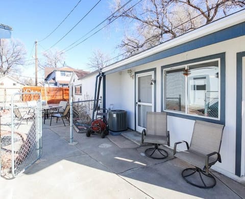 Pluto by City Nights 2 bed 1 bath with yard Maison in Old Colorado City