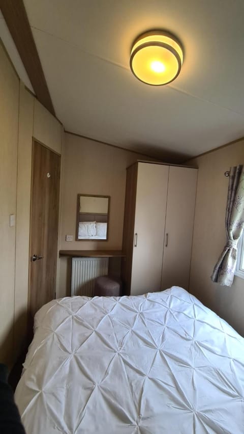 8 Berth Luxury Caravan Butlins Holiday Village Skegness House in Ingoldmells