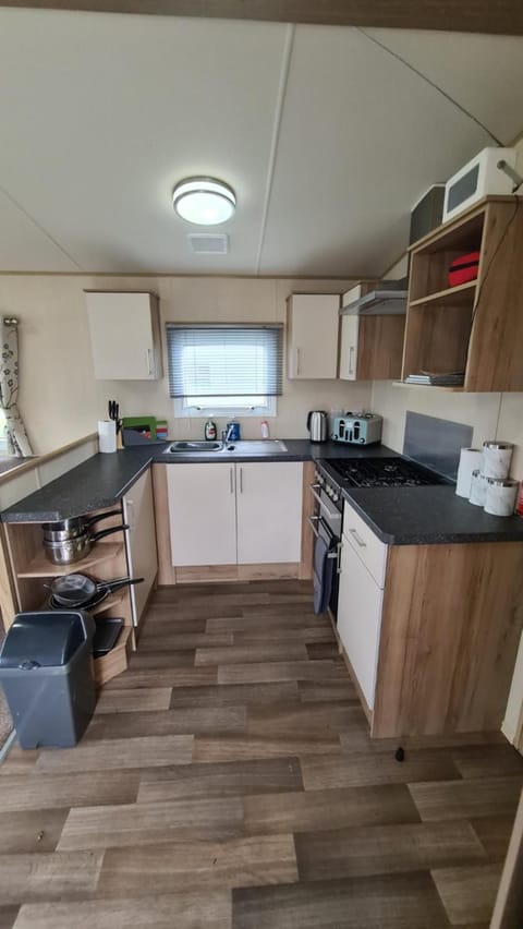 8 Berth Luxury Caravan Butlins Holiday Village Skegness House in Ingoldmells