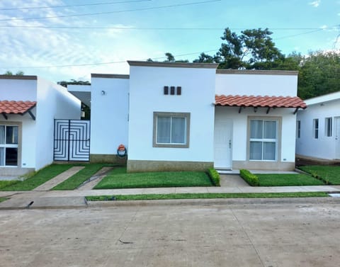 Casa Perla ¡Clima y Comfort! Condo in Managua (Department)