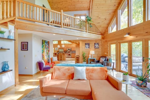 Serene Monterey Home with Deck Near Skiing and Hiking! Haus in Great Barrington