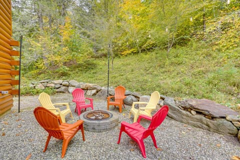 Serene Monterey Home with Deck Near Skiing and Hiking! Casa in Great Barrington